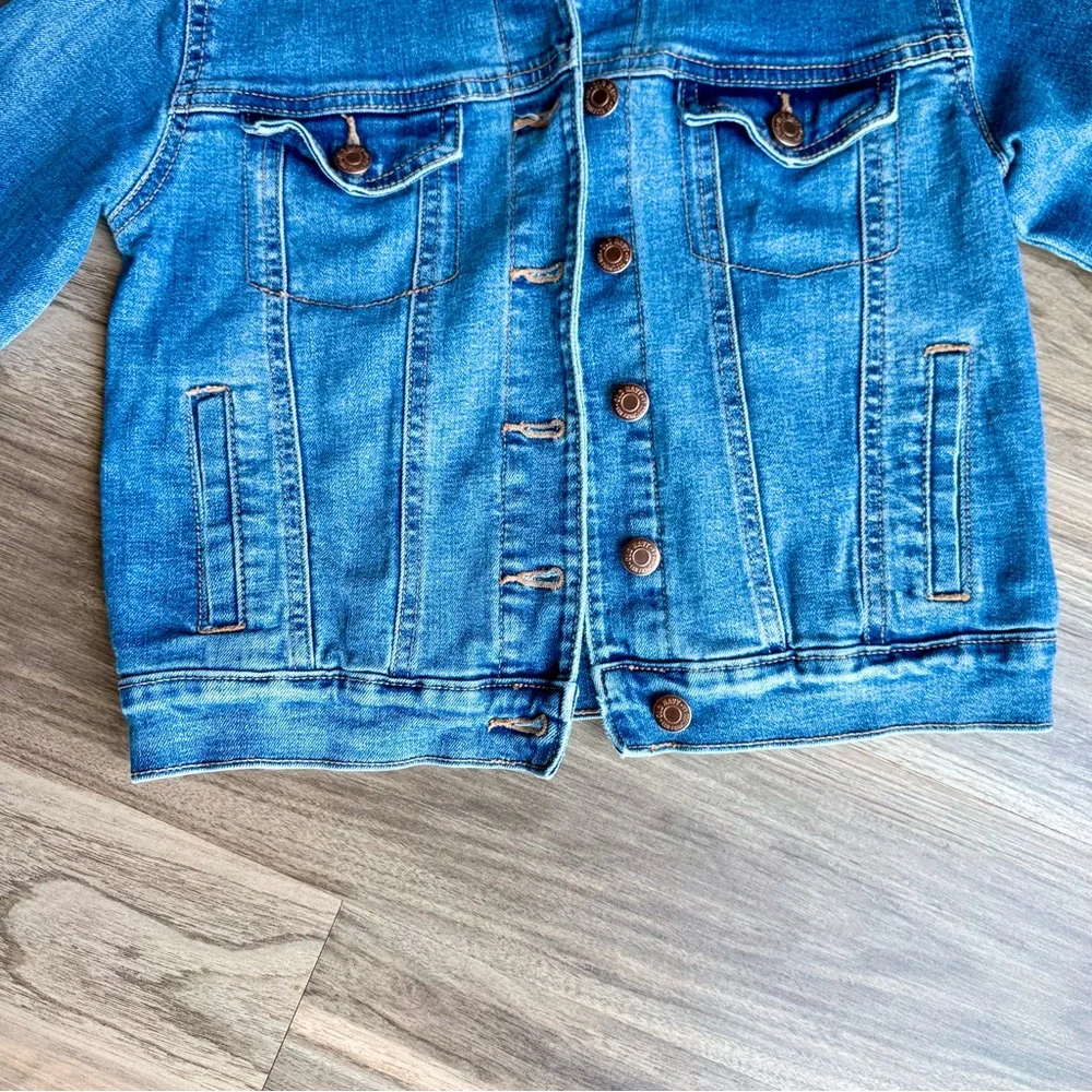Old Navy Kids L(10–12) Medium Wash Denim Trucker Jacket Button-Front Jean Jacket